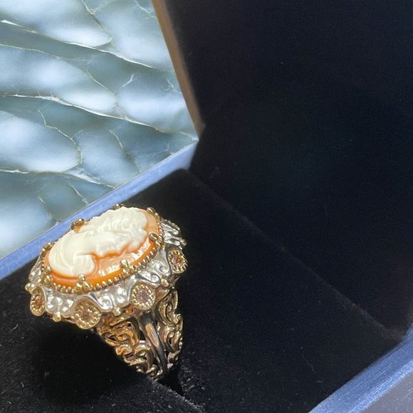 Authentic Carved Shell Cameo Ring Set in Sterling & 18kt Vermeil  NWB   size 5 - Picture 4 of 14